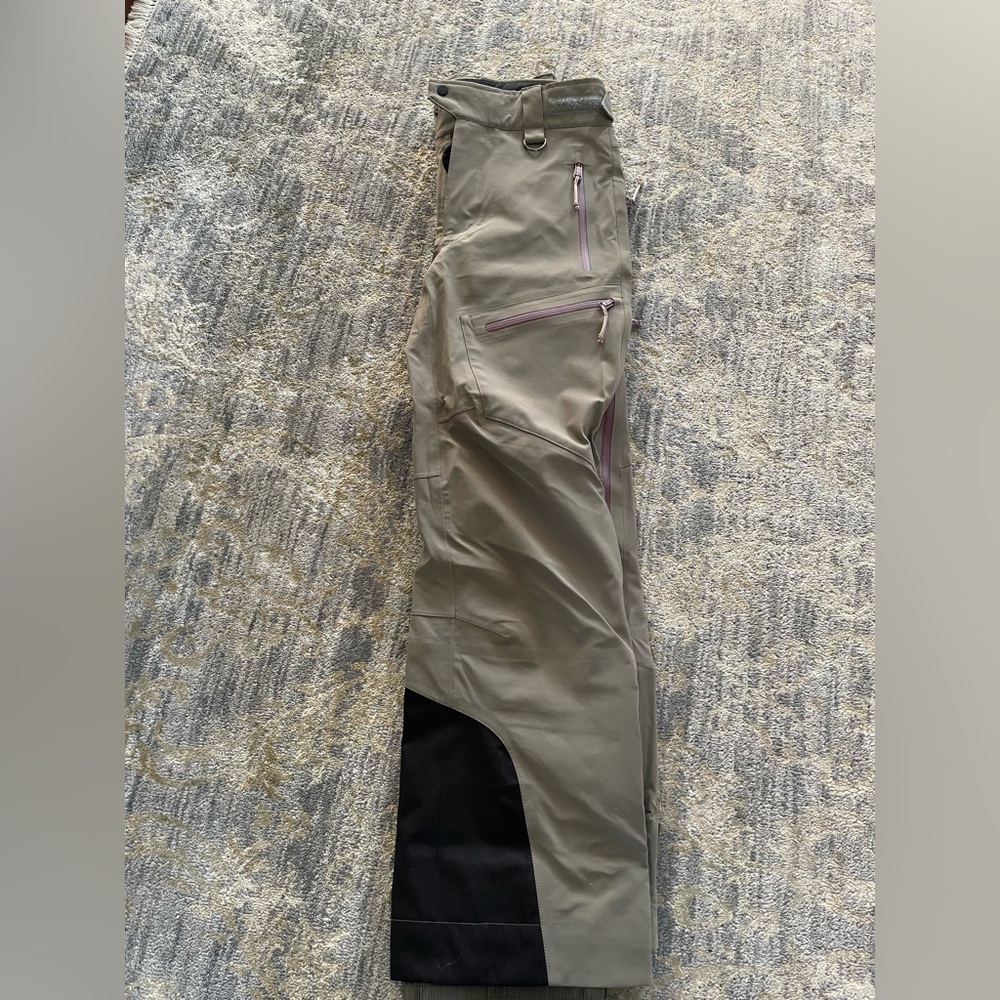 NWT Lolë Snow Pants in Desert Green